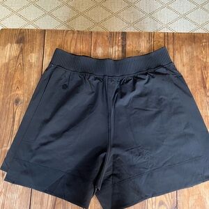 Stretch Woven Relaxed Fit HR Short 4 inch size small brand new